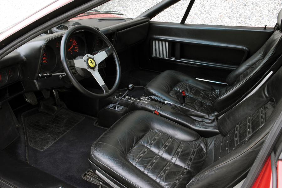 Интерьер Ferrari 365 GT4 Berlinetta Boxer 1974 года  (фото 14 из 20)